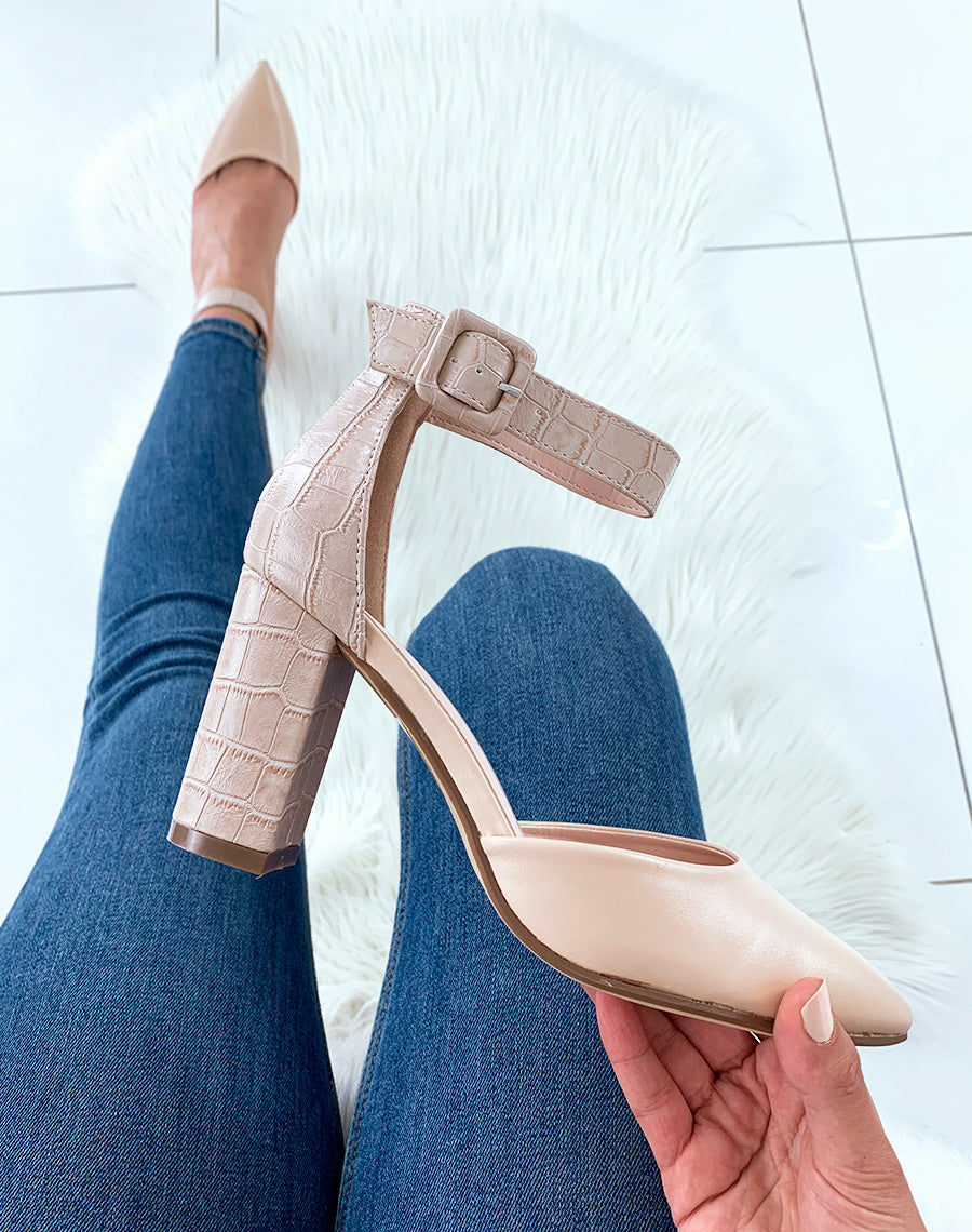 Escarpins beiges à talon en effet croco