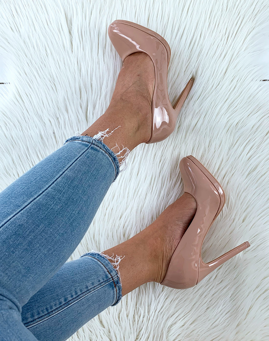 Escarpins beiges verni à bout rond