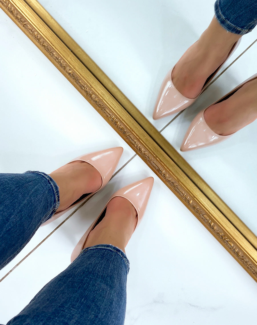 Escarpins beiges vernies à talon mi-haut
