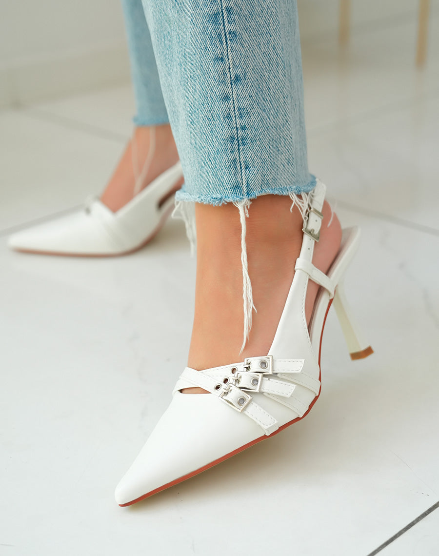 Escarpins blancs élégants avec triple lanières et bout pointu