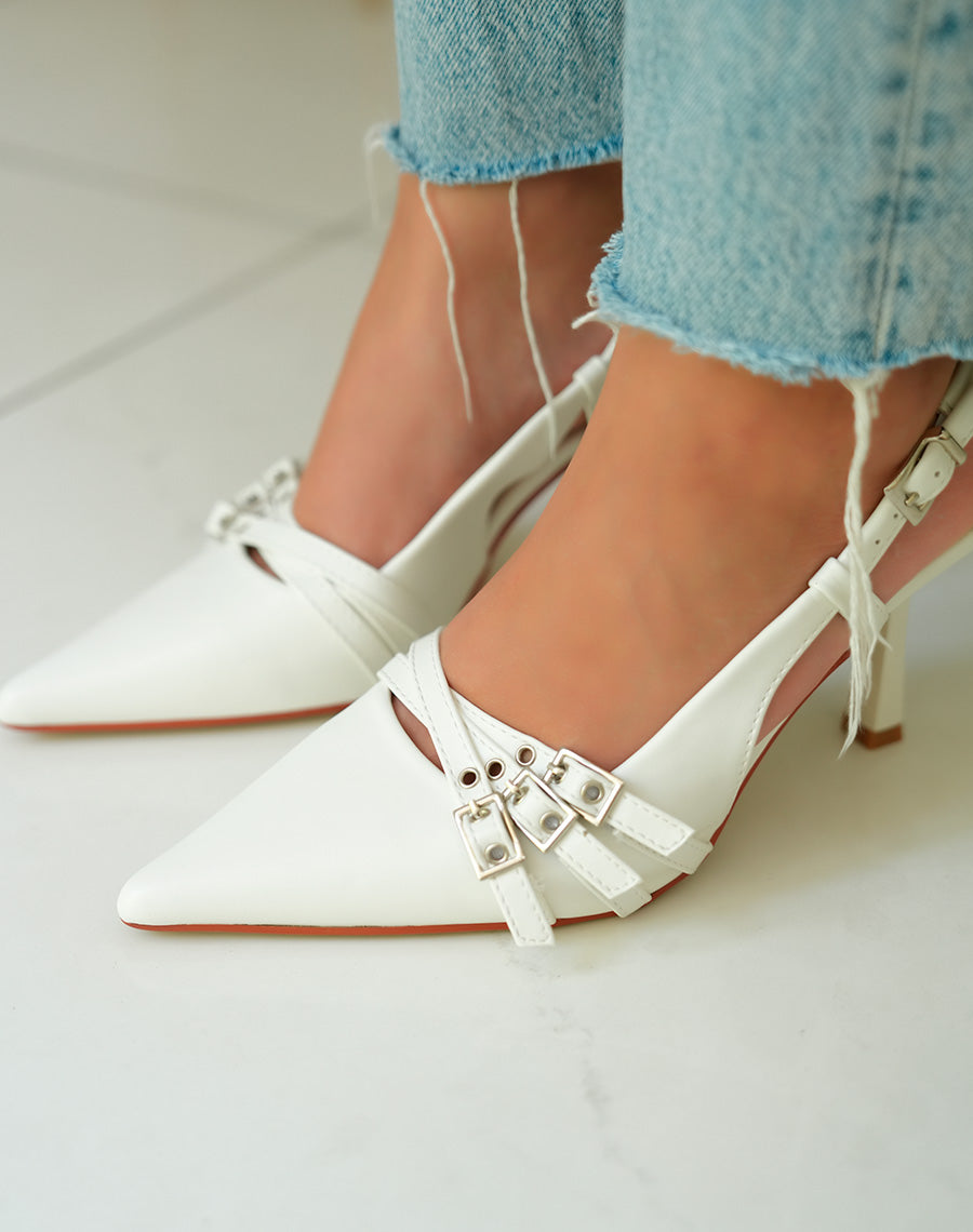 Escarpins blancs élégants avec triple lanières et bout pointu