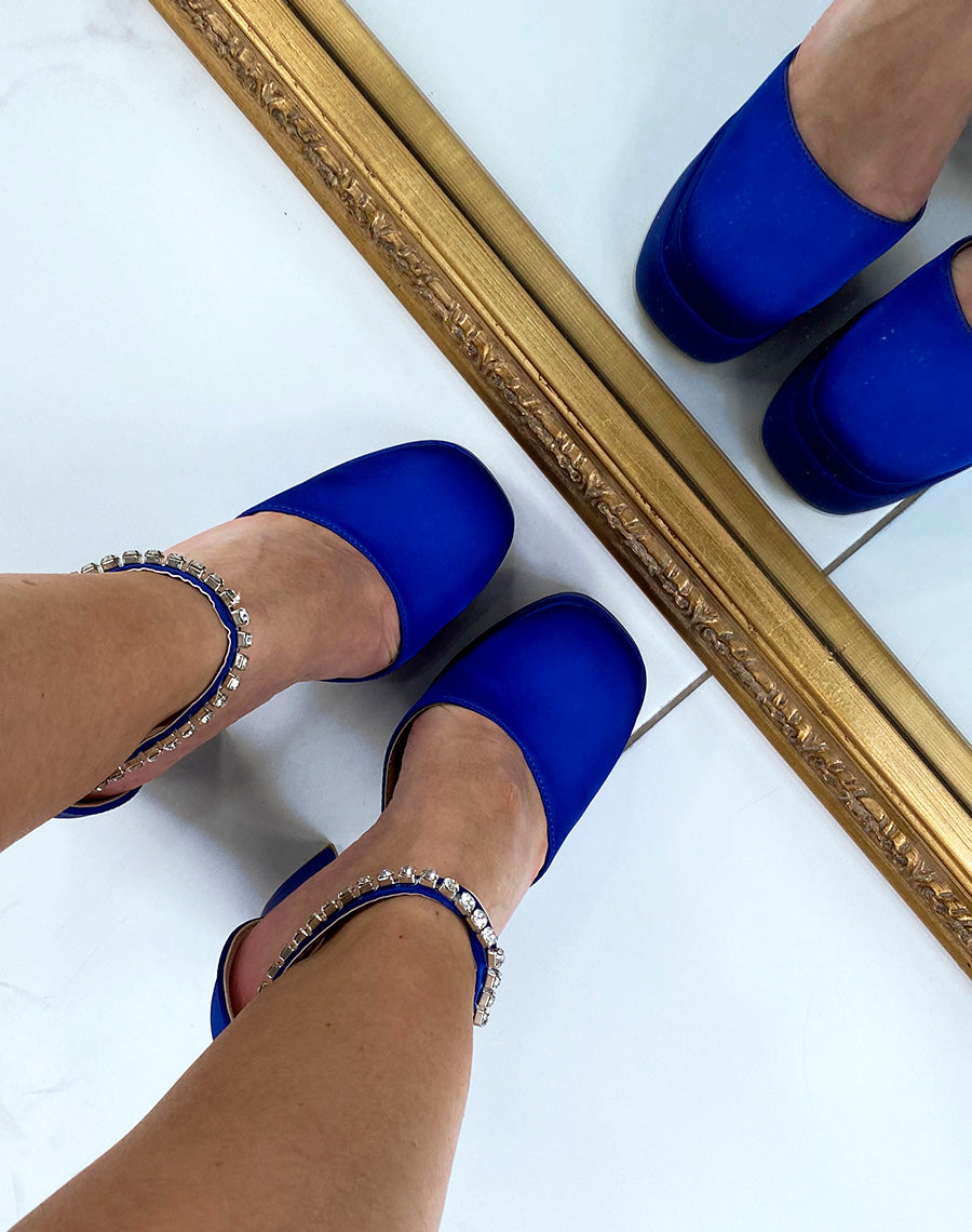 Escarpins bleu roi à talon et bout carré