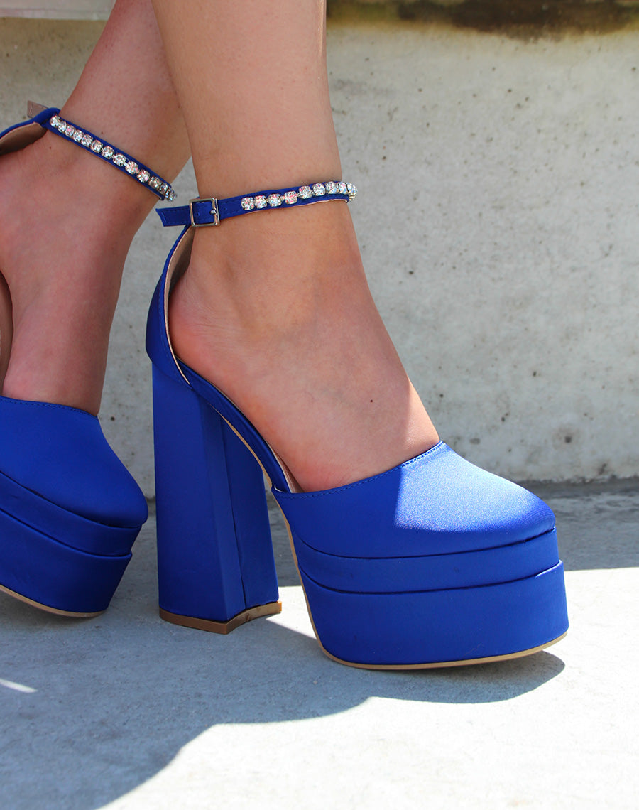 Escarpins bleu roi à talon et bout carré