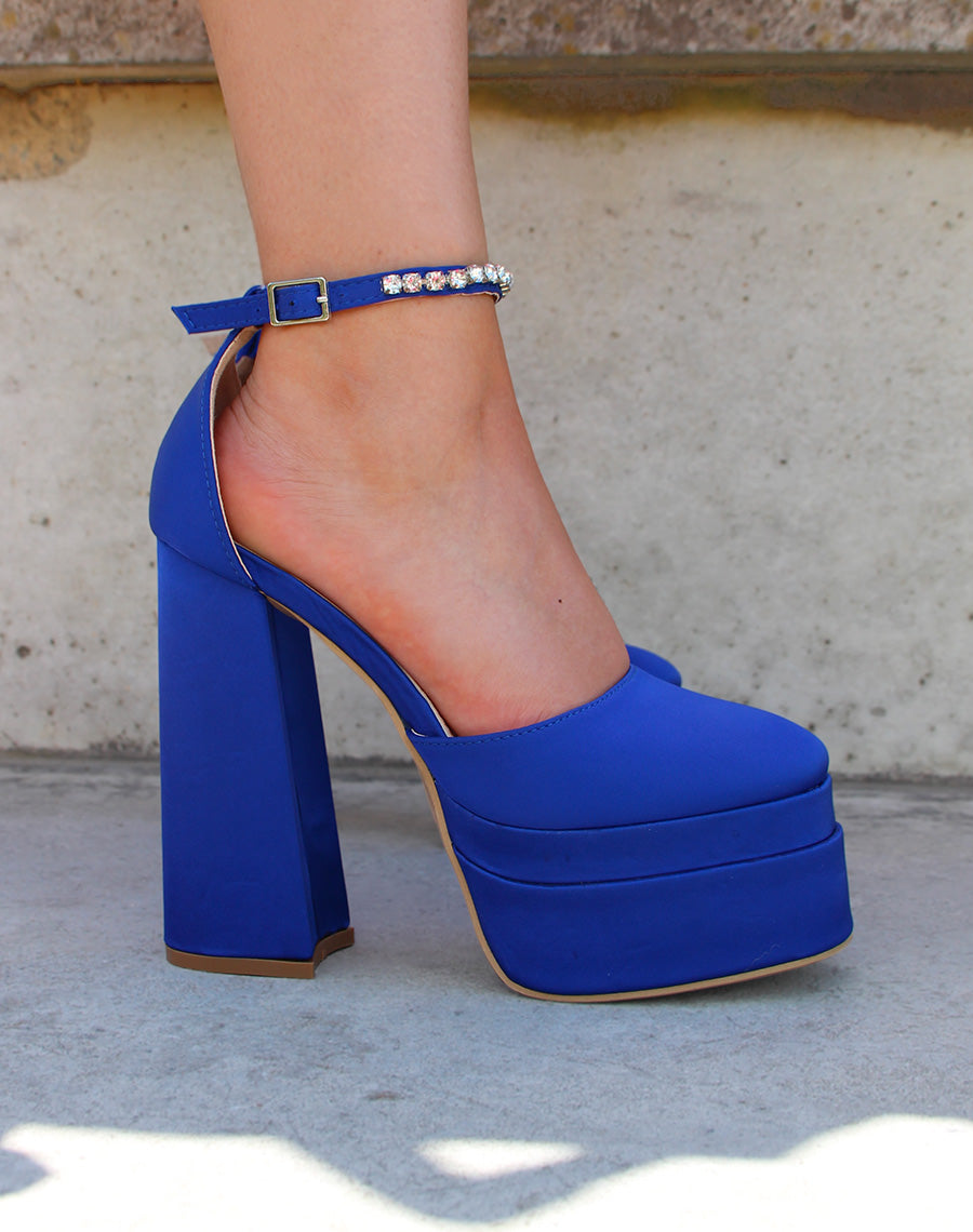 Escarpins bleu roi à talon et bout carré