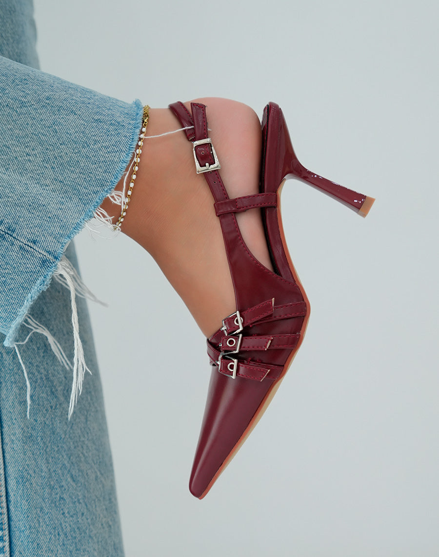 Escarpins bordeaux chic avec triple lanières et bout pointu