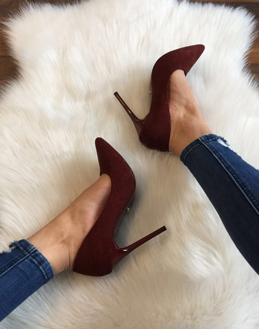 Escarpins bordeaux en suédine et à talons aiguilles