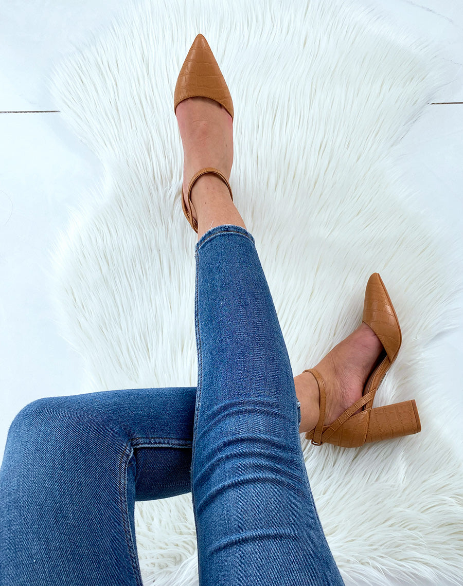 Escarpins camel effet croco à talons