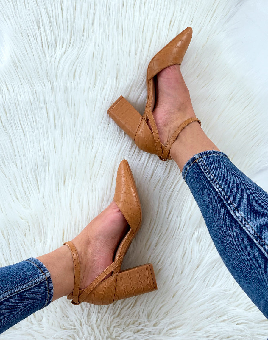 Escarpins camel effet croco à talons