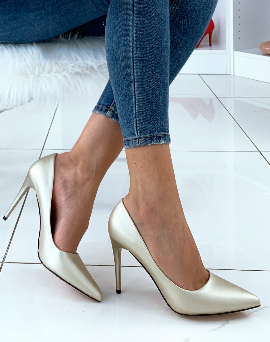 Escarpins dorés effet mat