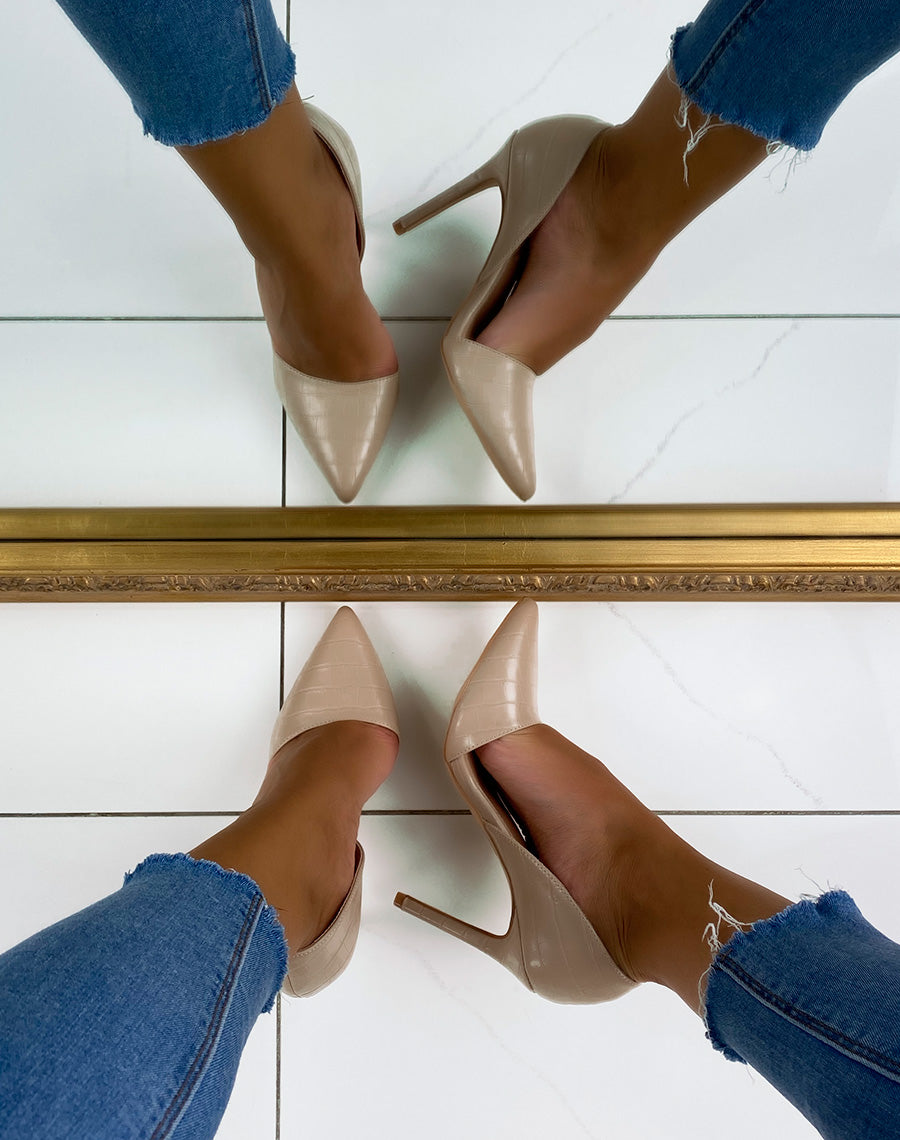 Escarpins en effet croco beige à talon aiguille