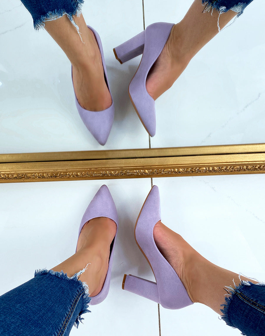 Escarpins en suédine lila à bout pointu