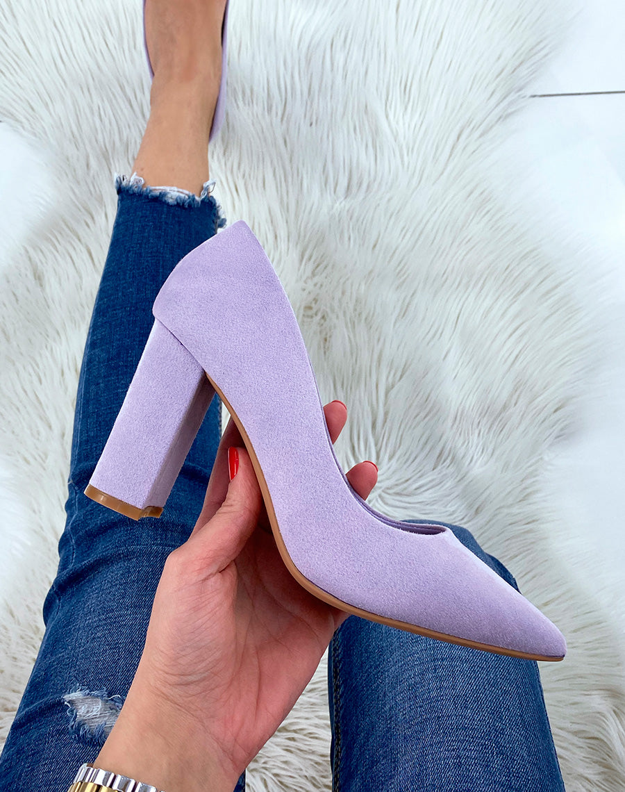 Escarpins en suédine lila à bout pointu