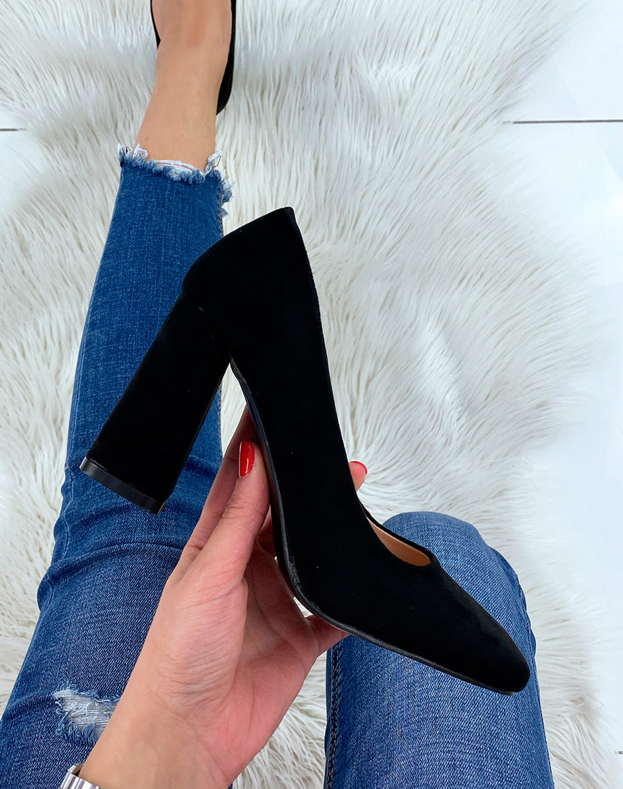 Escarpins en suédine noire à bout carré
