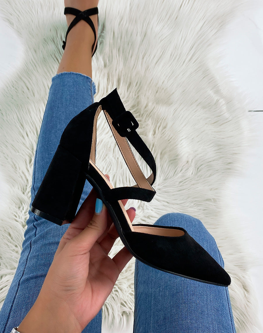 Escarpins en suédine noire à brides entrecroisées