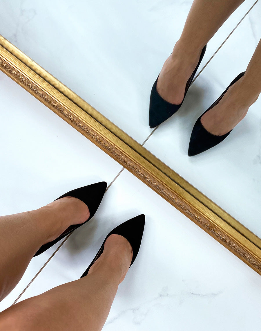 Escarpins en suédine noire à talon aiguille