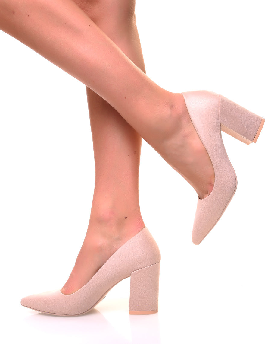 Escarpins en suédine roses pales à talons carrés