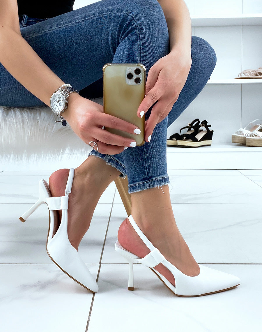 Escarpins en tissu blancs ouverts à talon aiguille