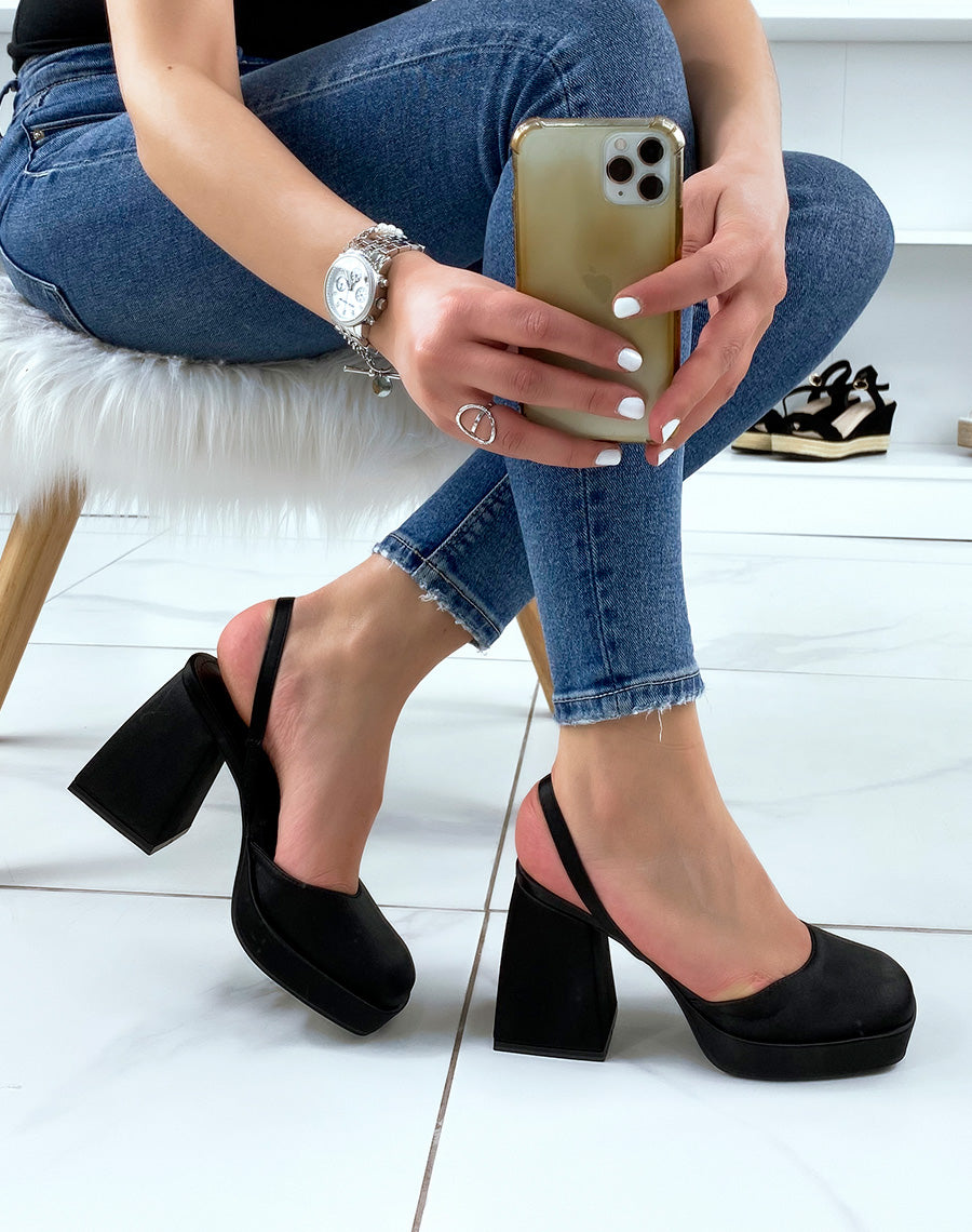 Escarpins en tissu satiné noirs à talon large et plat