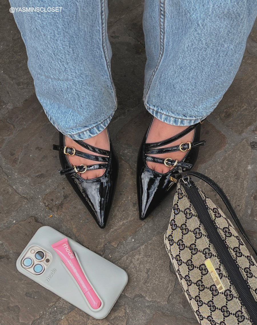 Escarpins femme noirs vernis à bout pointu et petit talon avec boucles dorées