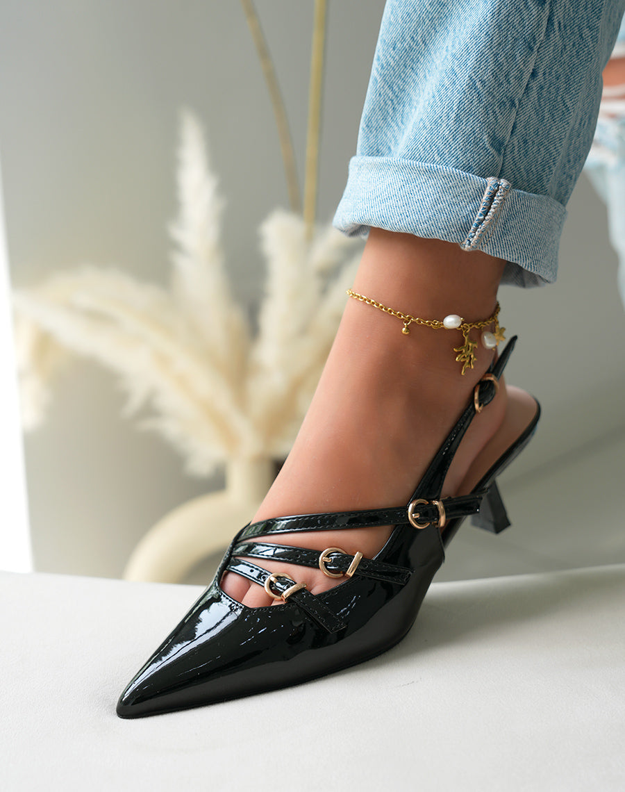 Escarpins femme noirs vernis à bout pointu et petit talon avec boucles dorées