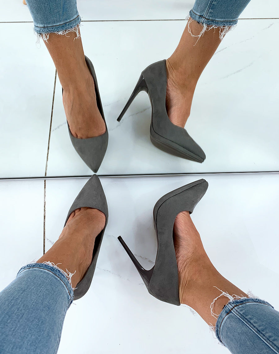 Escarpins gris en suédine à plateforme