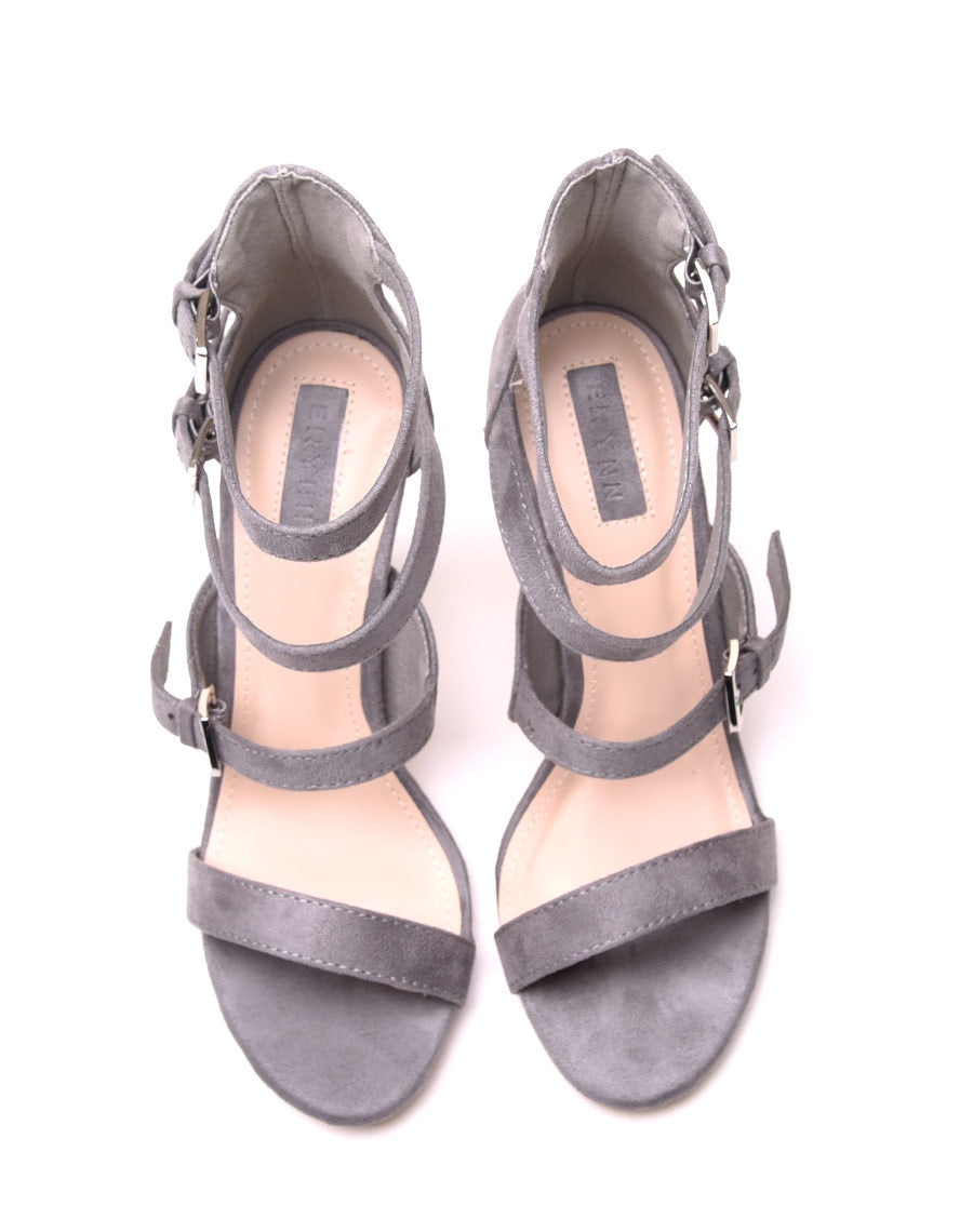 Escarpins gris à multiples sangles