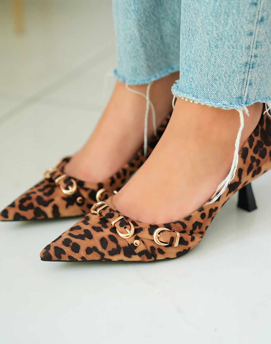 Escarpins à imprimé léopard avec talon biseauté et détails dorés