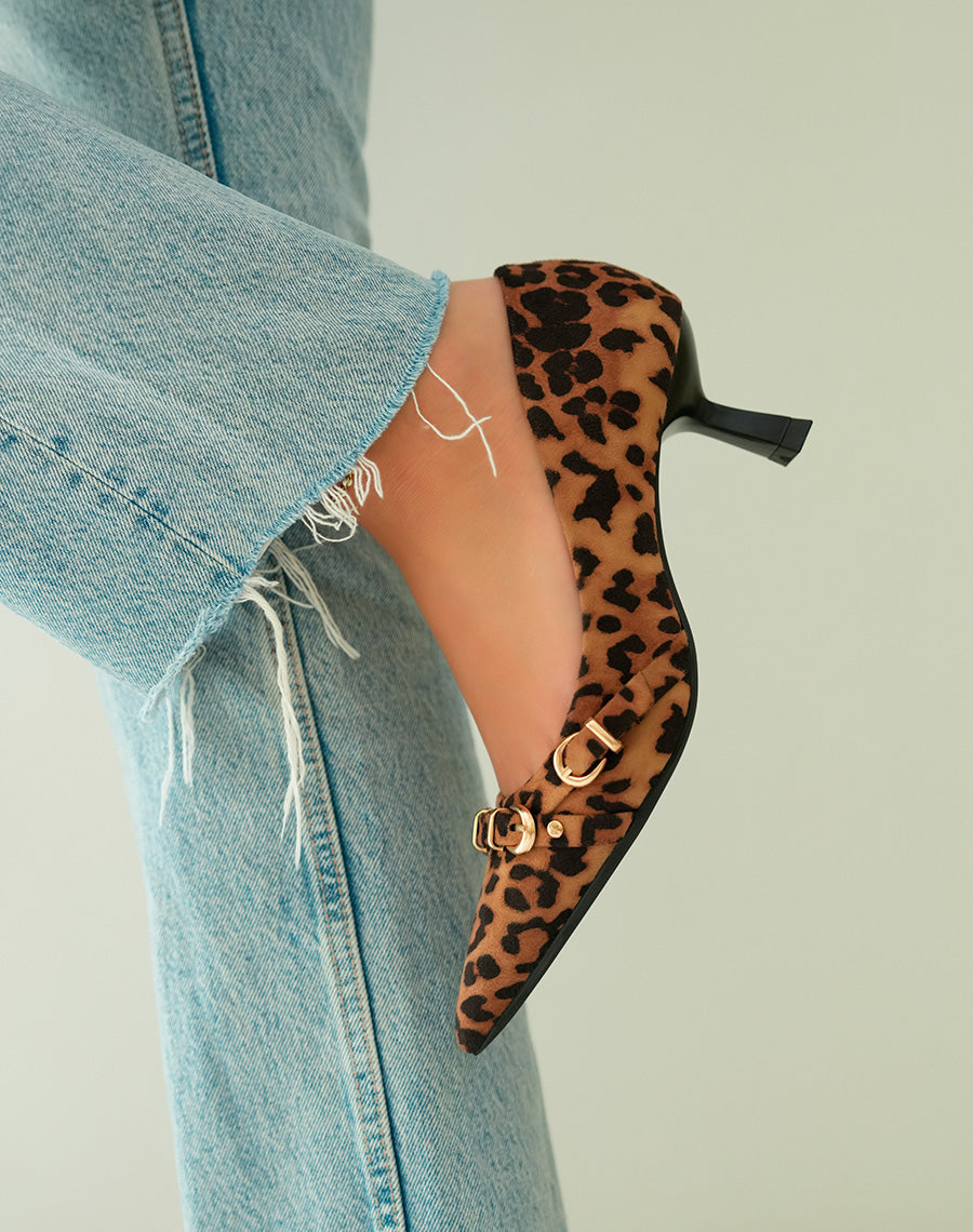 Escarpins à imprimé léopard avec talon biseauté et détails dorés