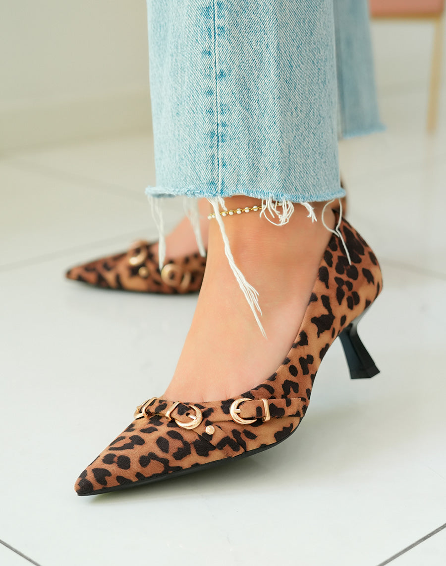Escarpins à imprimé léopard avec talon biseauté et détails dorés
