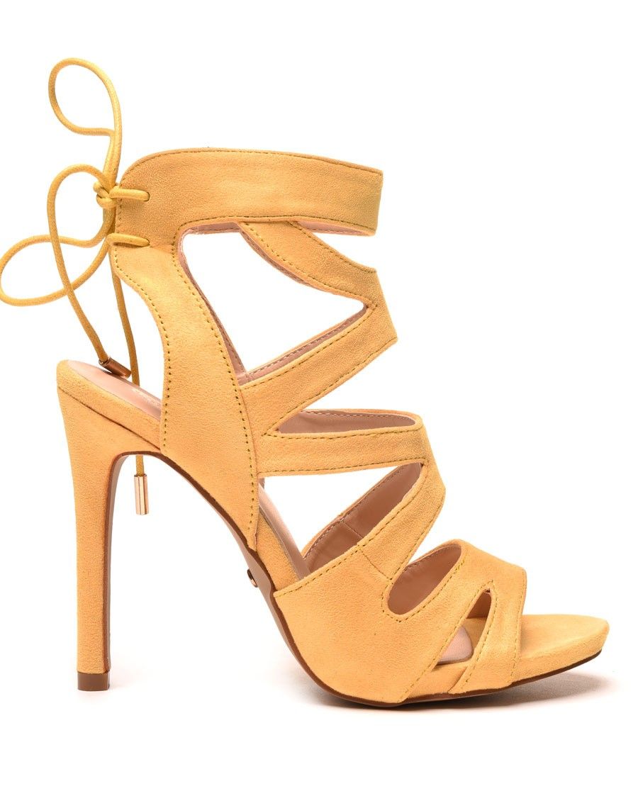 Escarpins jaune à brides multiples et lacet arrière