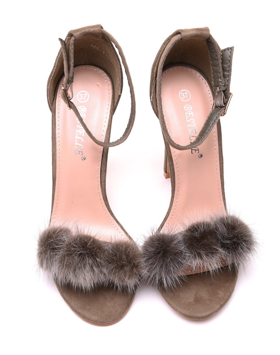 Escarpins kaki en suédine à pompons