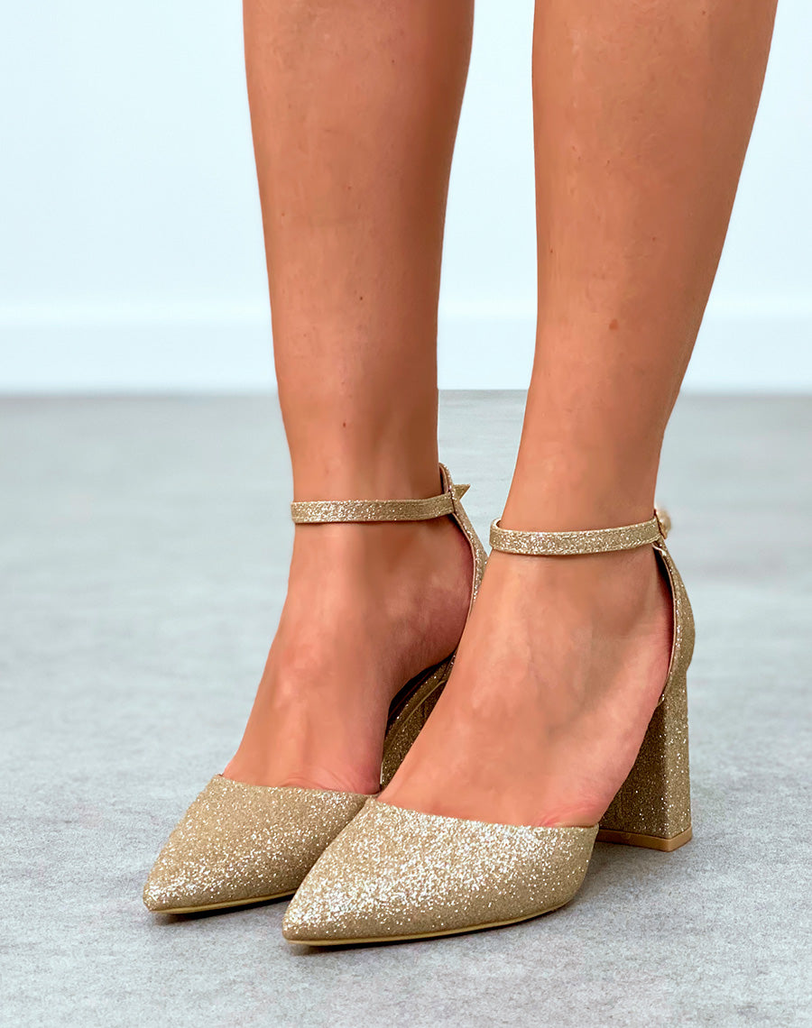 Escarpins élégants brillants dorés à bout pointus