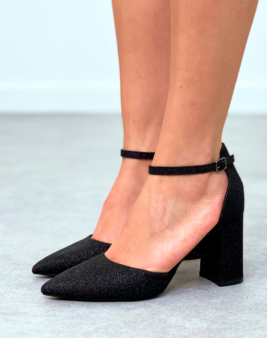 Escarpins noir brillant à talon épais et à bout pointus