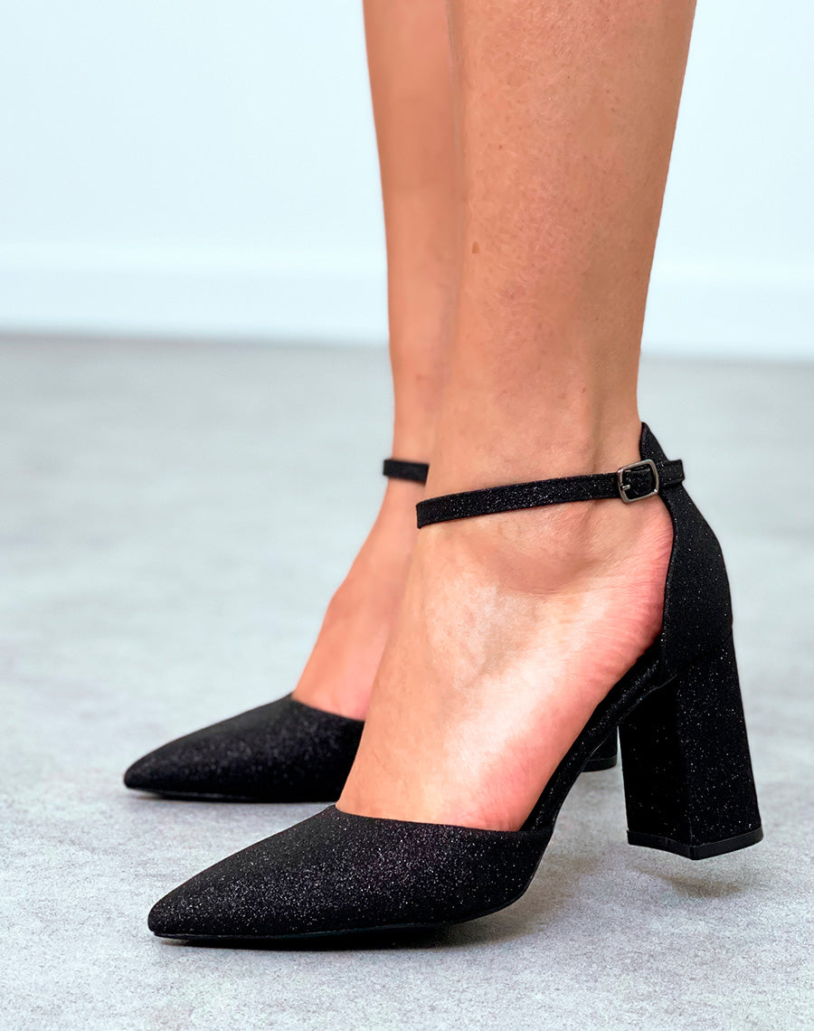 Escarpins noir brillant à talon épais et à bout pointus