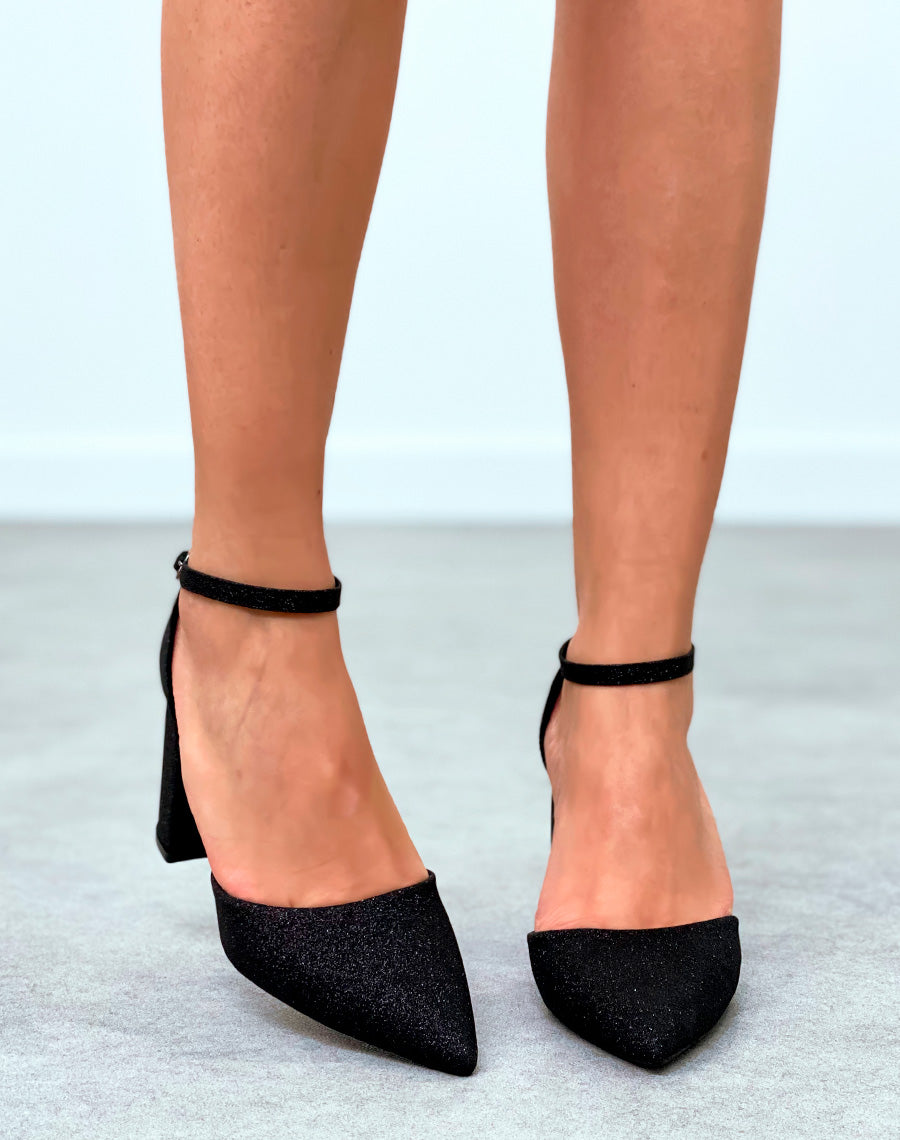 Escarpins noir brillant à talon épais et à bout pointus