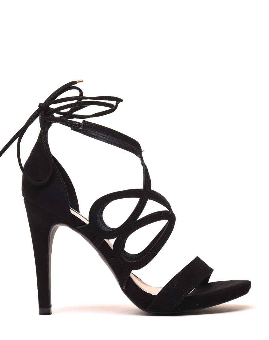 Escarpins noirs ajourés en suédine