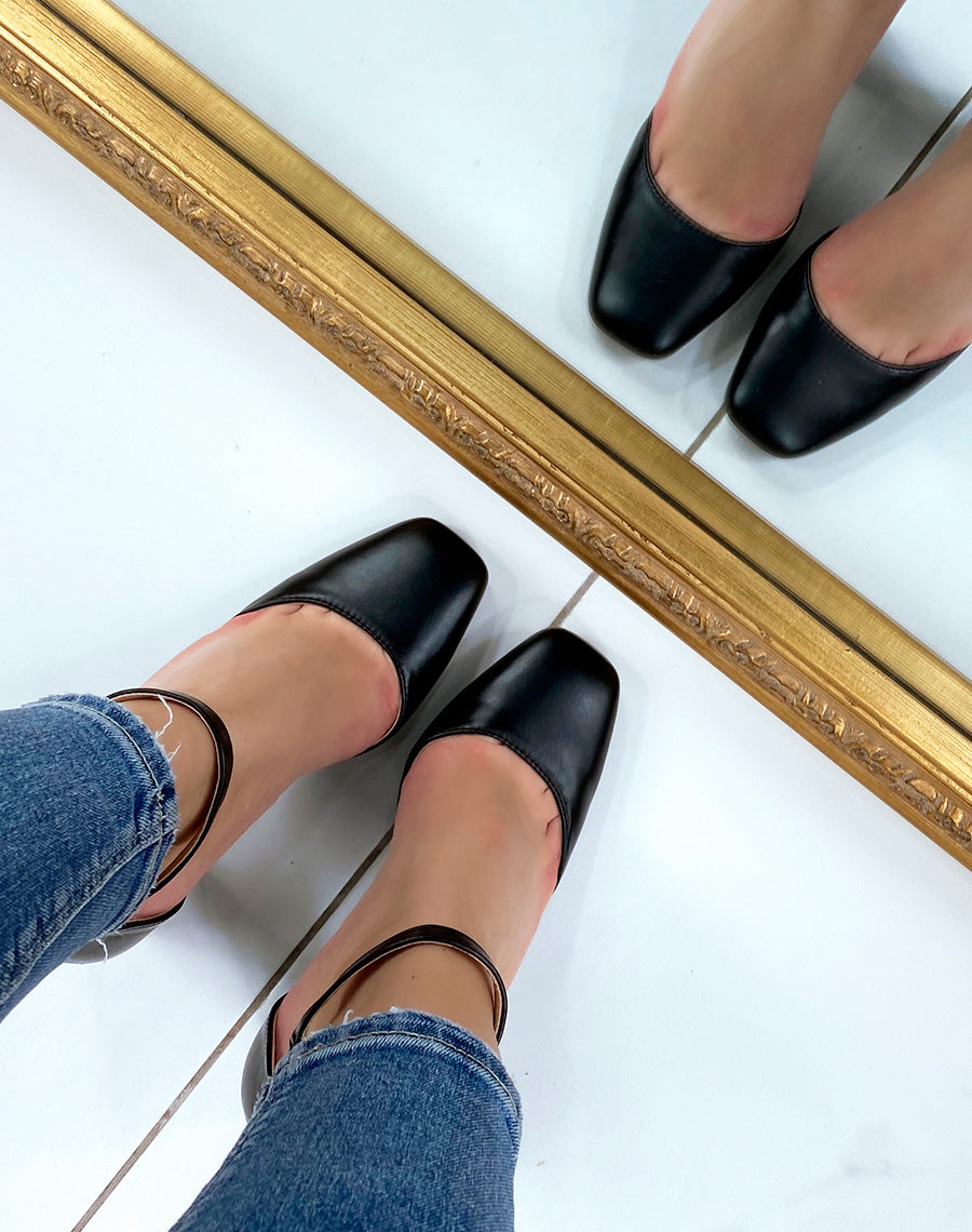 Escarpins noirs à bout carré et talon épais