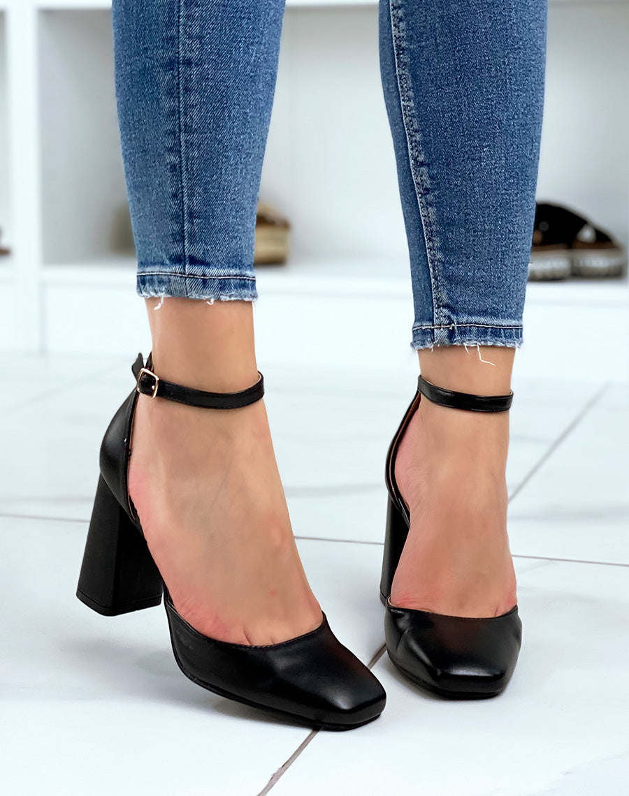 Escarpins noirs à bout carré et talon épais