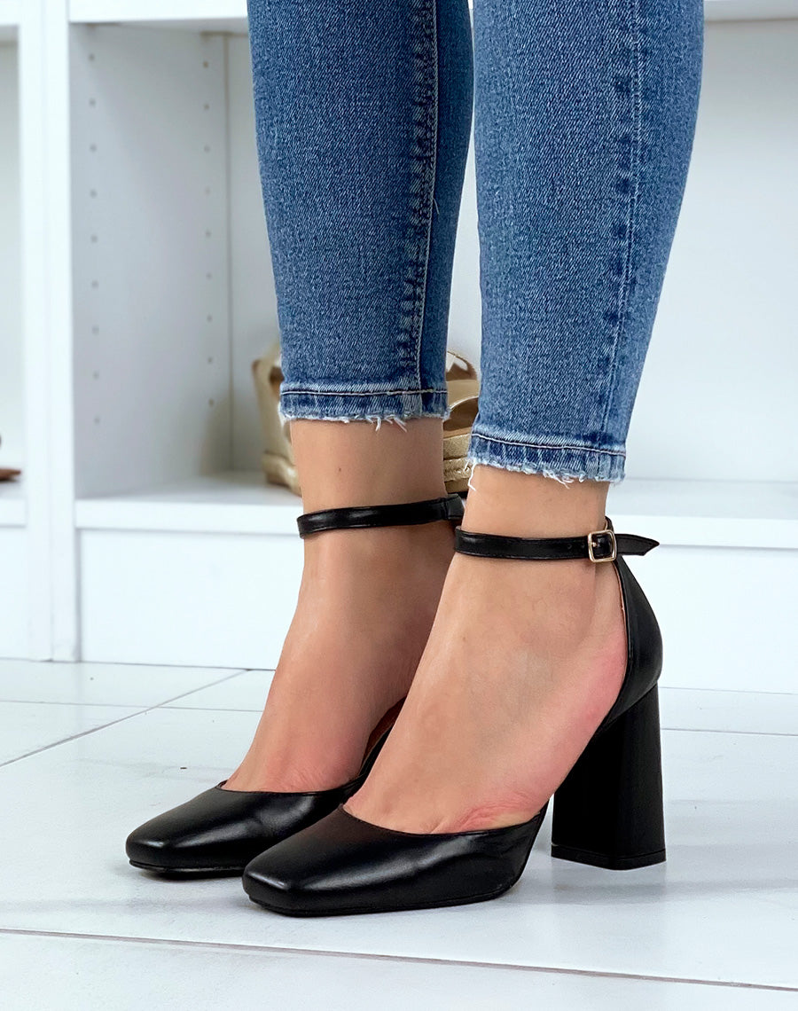 Escarpins noirs à bout carré et talon épais