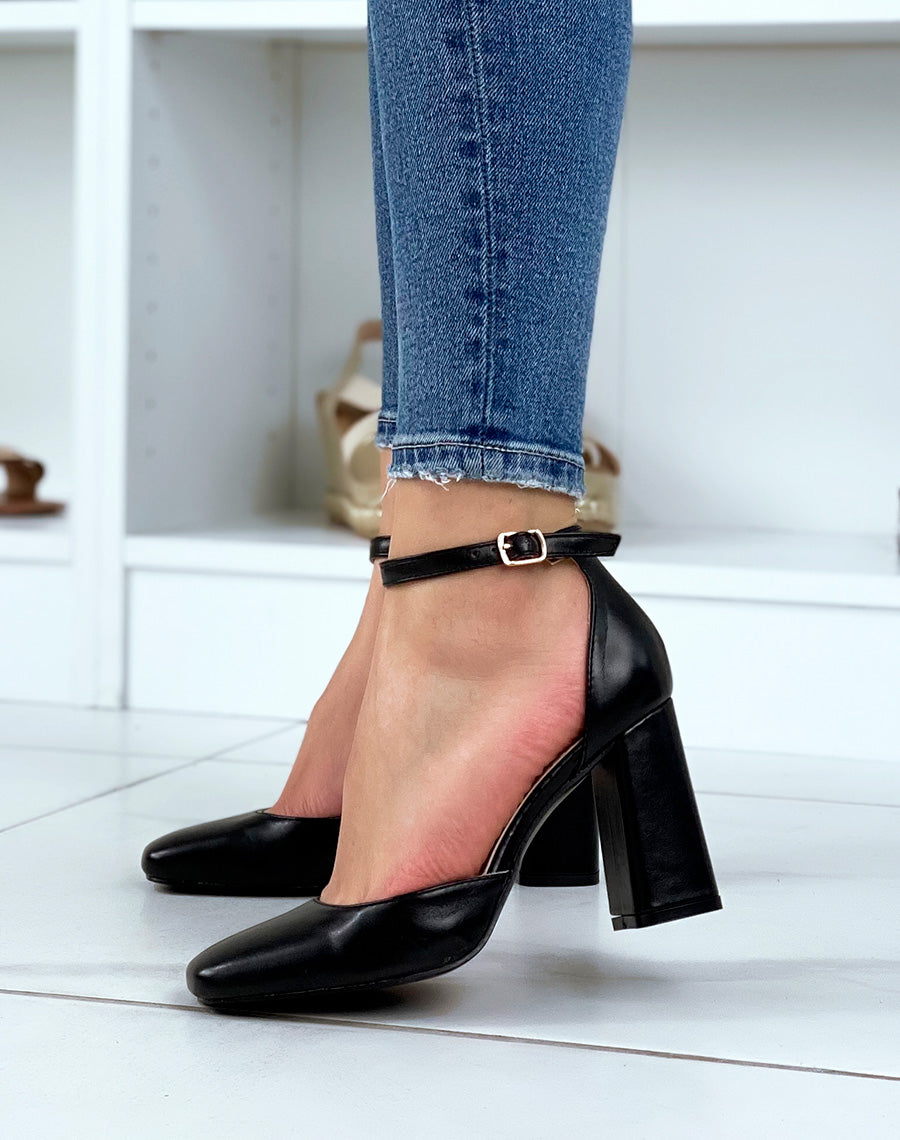Escarpins noirs à bout carré et talon épais
