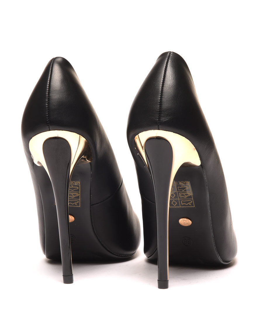 Escarpins noirs à bout pointu et talon doré