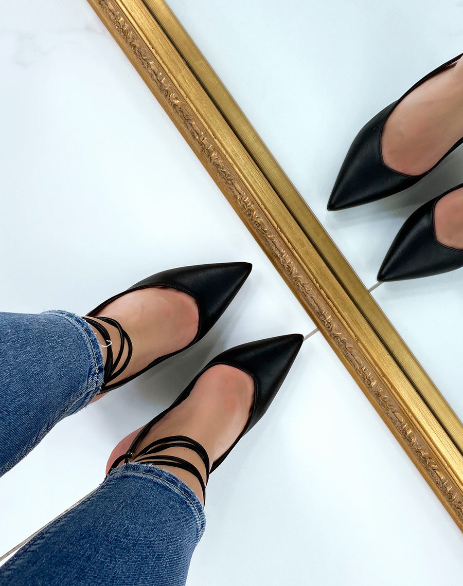 Escarpins noirs en similicuir à lacets