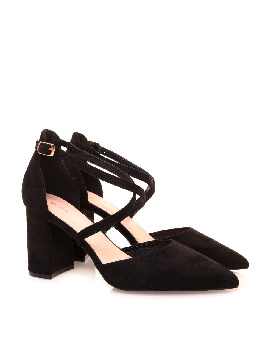 Escarpins noirs en suédine à brides entrecroisées