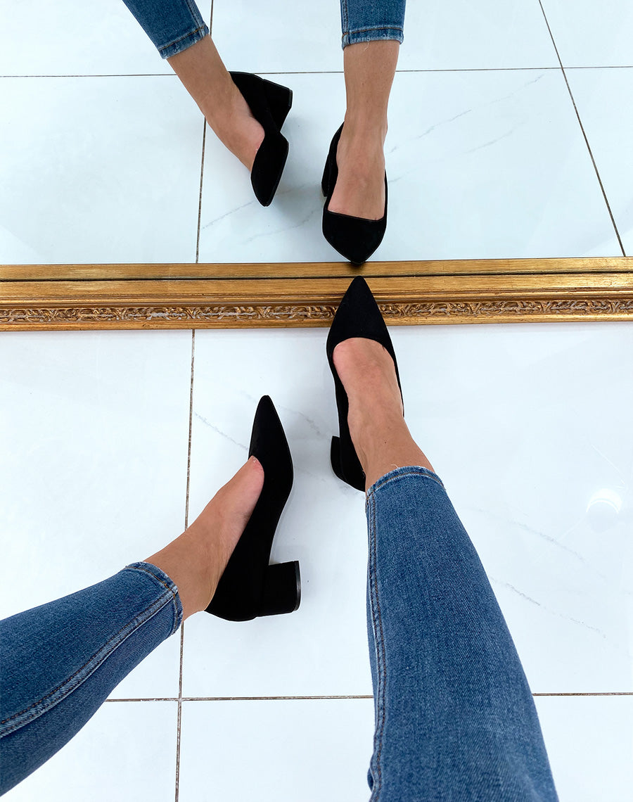 Escarpins noirs en suédine à petit talon