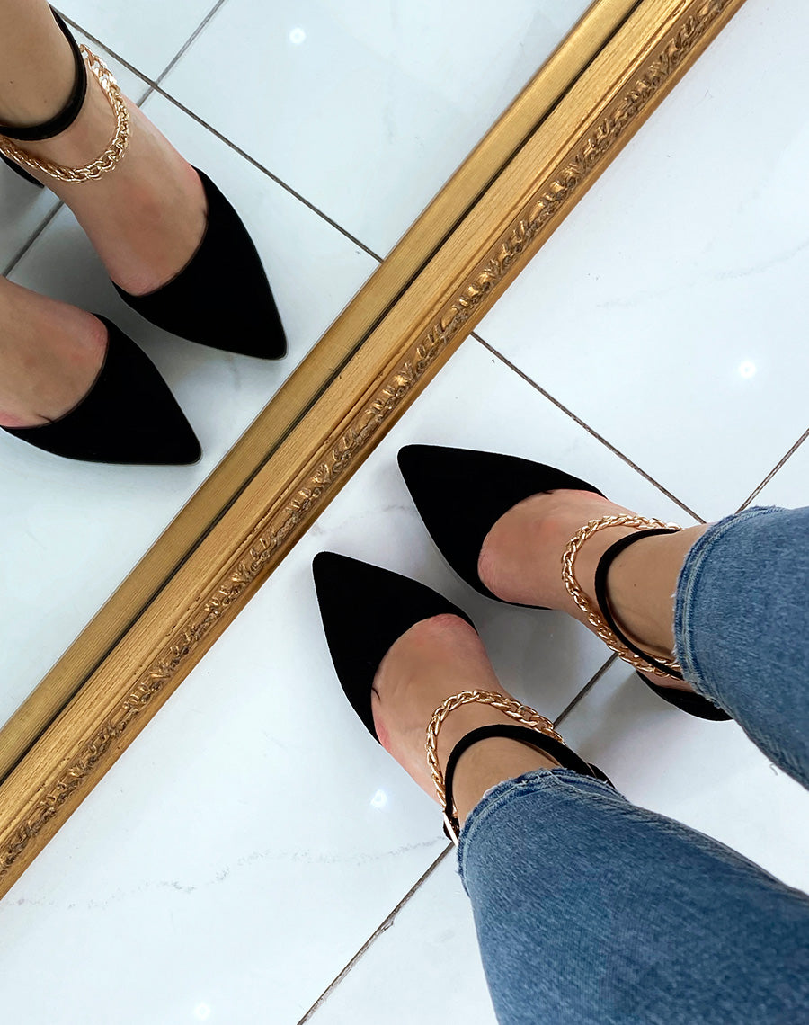 Escarpins noirs en suédine à petite chaîne