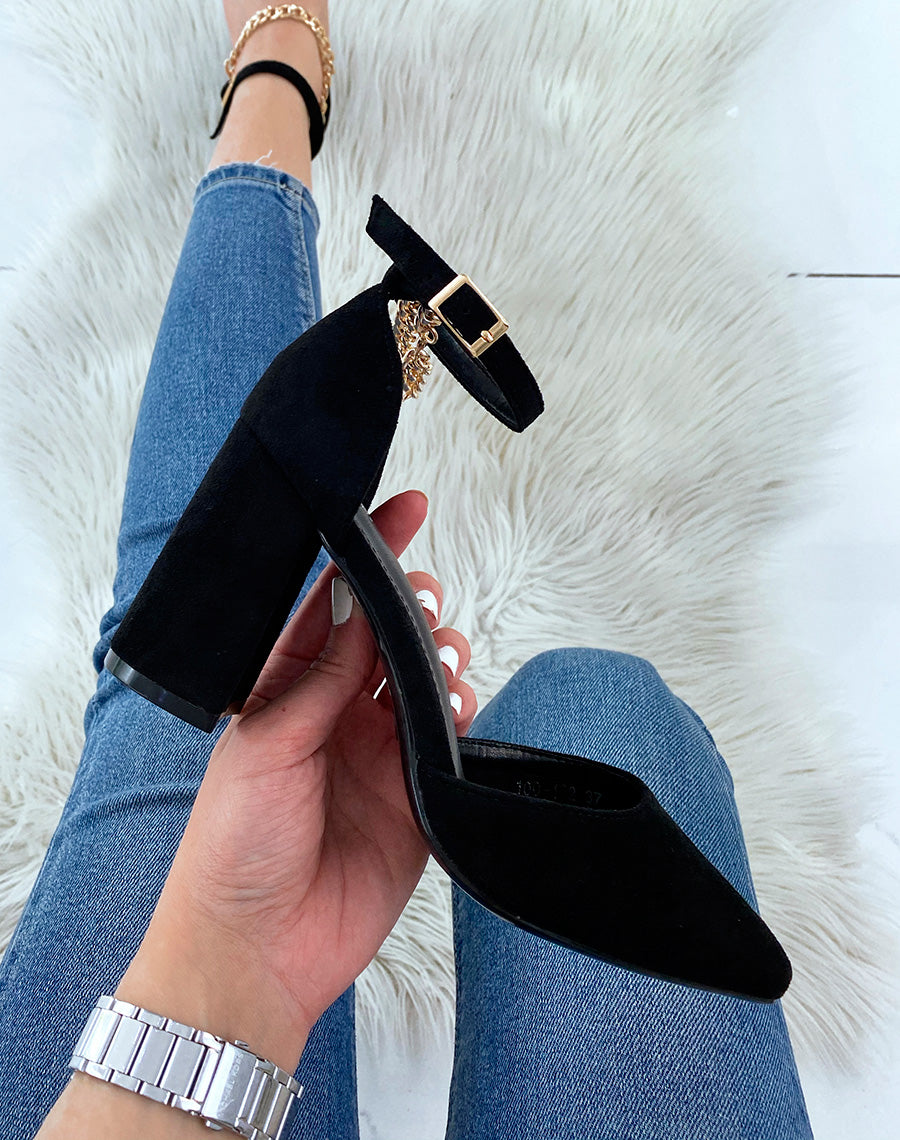 Escarpins noirs en suédine à petite chaîne