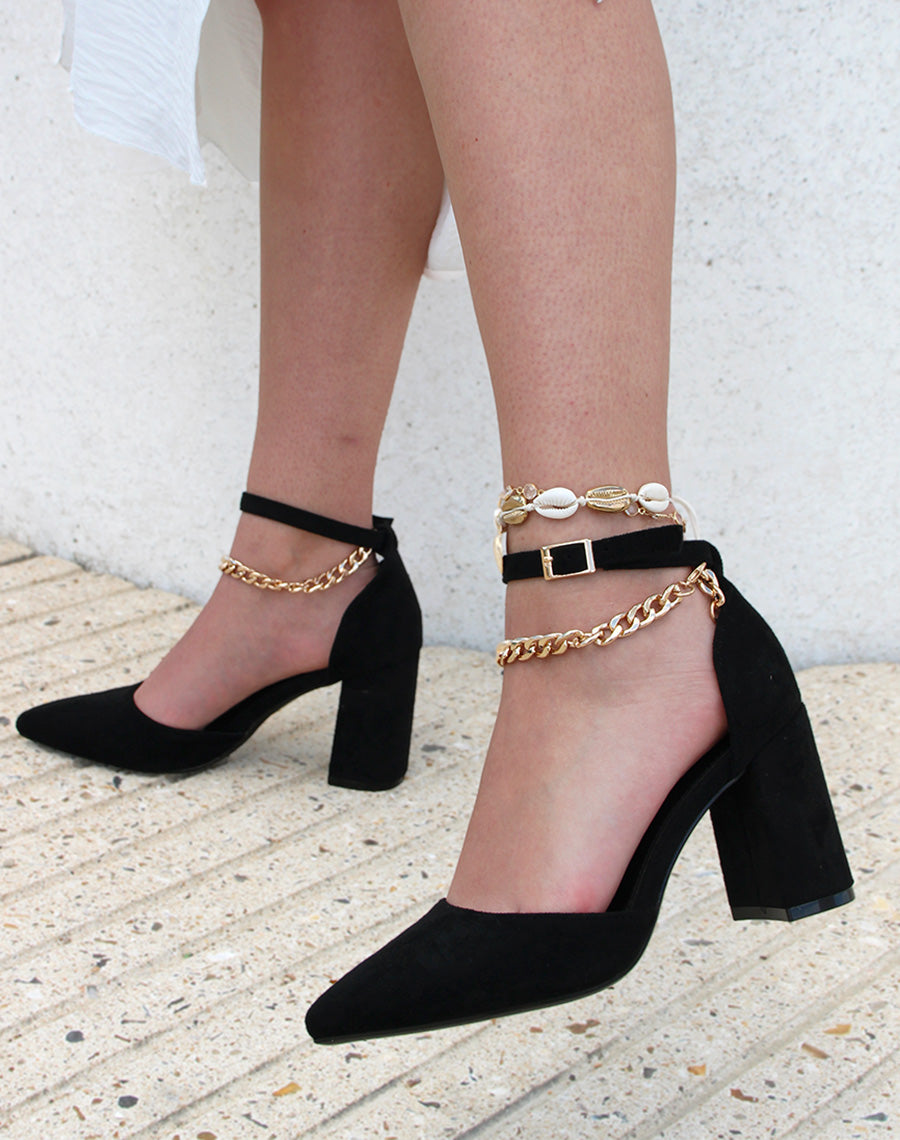 Escarpins noirs en suédine à petite chaîne