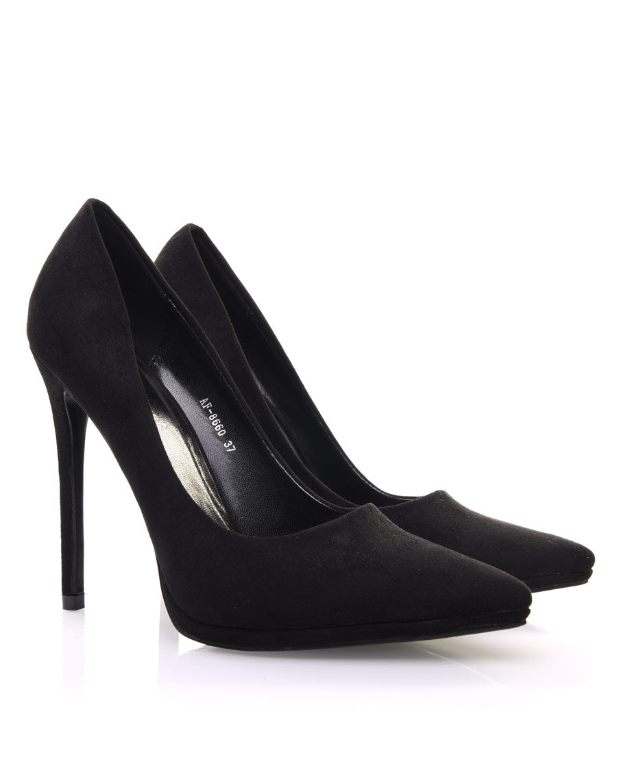 Escarpins noirs en suédines et bouts pointus