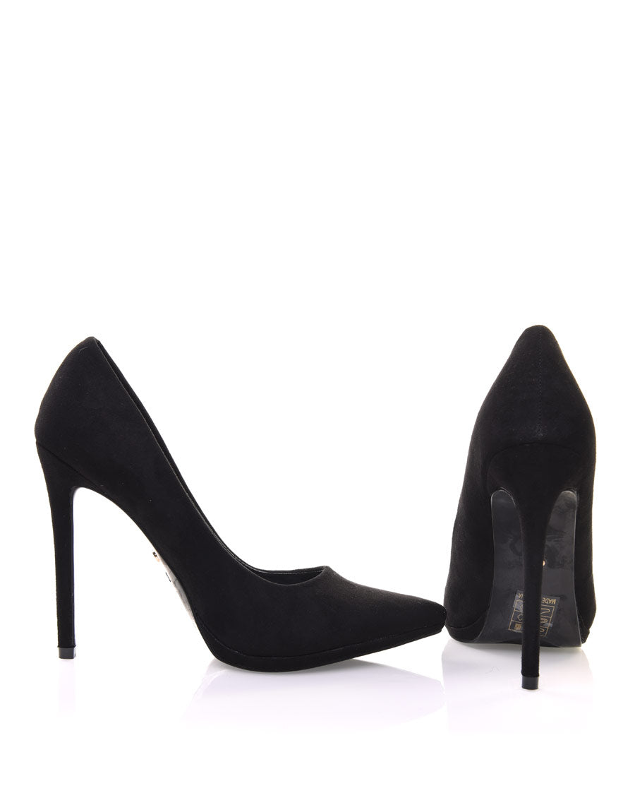 Escarpins noirs en suédines et bouts pointus