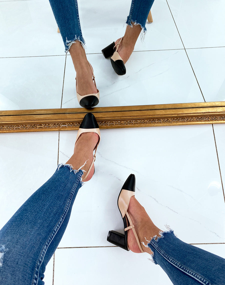 Escarpins noirs et beiges à bout rond et à petit talon